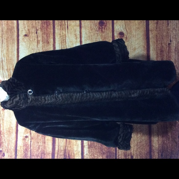 1960s oversized faux fur coat - Picture 8 of 10